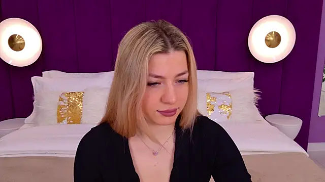 Snapshot of HelenaMorgan chatting on March 2025 03:22:02 AM HelenaMorgan online show from March 2025 03:22:02 AM