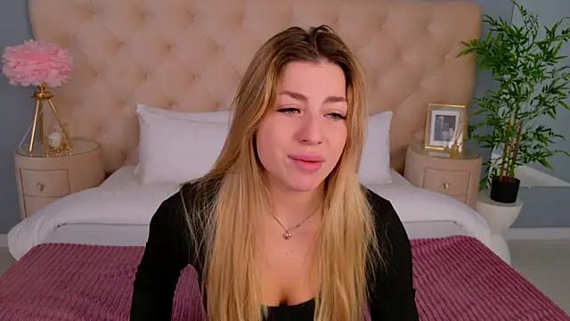 Snapshot of HelenaMorgan chatting on September 2025 03:10:02 AM HelenaMorgan online show from September 2025 03:10:02 AM