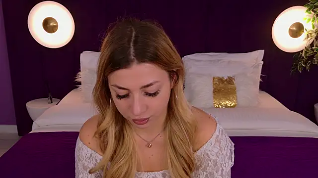 Snapshot of HelenaMorgan chatting on September 2025 03:10:01 AM HelenaMorgan online show from September 2025 03:10:01 AM