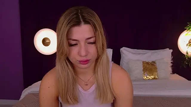 Snapshot of HelenaMorgan chatting on October 2025 03:04:02 AM HelenaMorgan online show from October 2025 03:04:02 AM