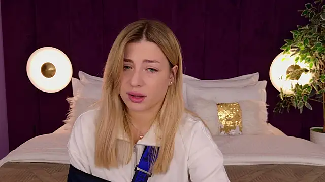 Snapshot of HelenaMorgan chatting on October 2025 03:05:01 AM HelenaMorgan online show from October 2025 03:05:01 AM