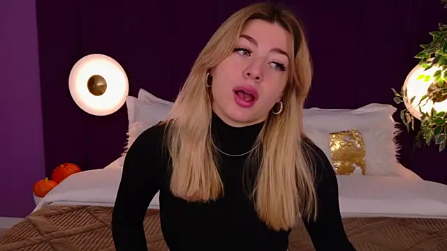 Snapshot of HelenaMorgan chatting on October 2025 03:06:01 AM HelenaMorgan online show from October 2025 03:06:01 AM