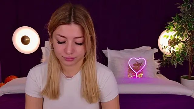 Snapshot of HelenaMorgan chatting on October 2025 03:09:02 AM HelenaMorgan online show from October 2025 03:09:02 AM