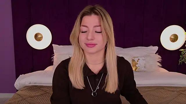 Snapshot of HelenaMorgan chatting on November 2025 03:06:01 AM HelenaMorgan online show from November 2025 03:06:01 AM