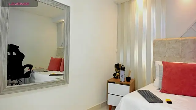 Tayra Pradit online show from January 2025 10:44:02 PM