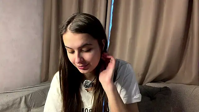 elisa moon online show from March 2026 02:55:01 PM