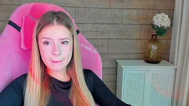 MilanaBalmain online show from September 2025 04:07:01 AM