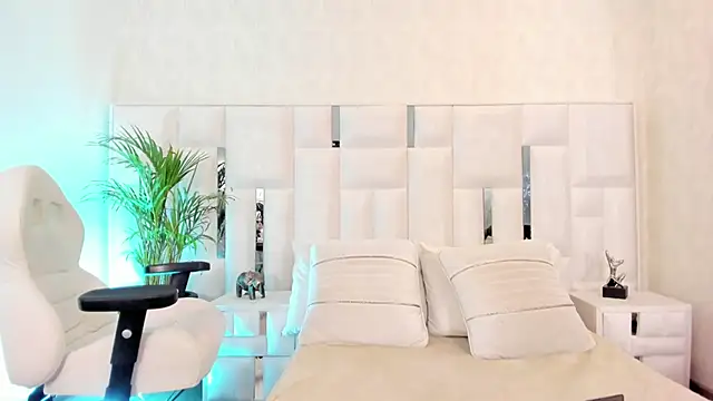 im nika  online show from September 2025 03:33:01 PM