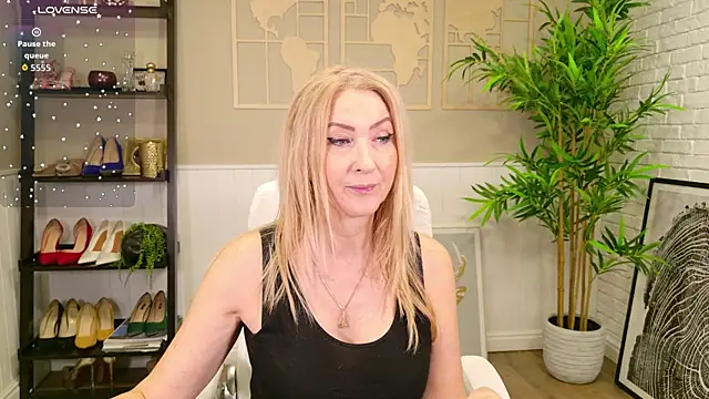 LadyLeea online show from December 2025 05:35:02 AM