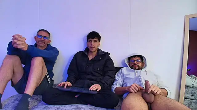 Snapshot of Benjamin_show chatting on December 2025 02:22:01 PM Benjamin show online show from December 2025 02:22:01 PM