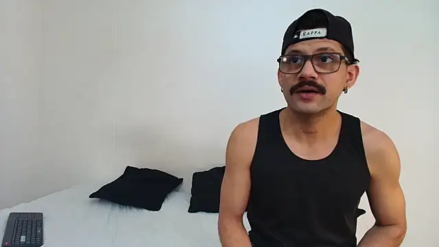 Snapshot of Benjamin_show chatting on February 2026 04:52:02 PM Benjamin show online show from February 2026 04:52:02 PM