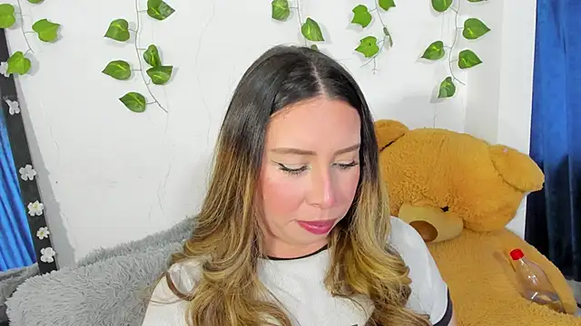 JanneKim online show from November 2025 07:16:02 PM