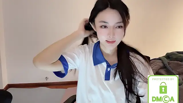 SarahYang online show from September 2025 05:55:02 AM