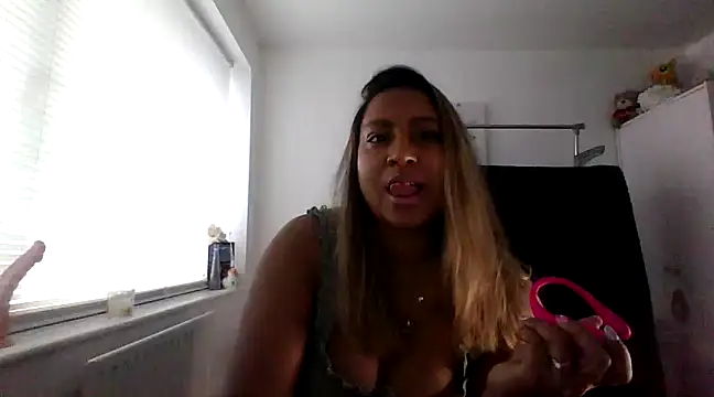 Snapshot of TEMPTING-TAMMY chatting on January 2025 10:04:02 AM TEMPTING-TAMMY online show from January 2025 10:04:02 AM