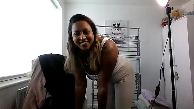 Snapshot of TEMPTING-TAMMY chatting on January 2025 09:33:02 AM TEMPTING-TAMMY online show from January 2025 09:33:02 AM