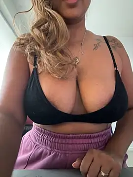 Snapshot of TEMPTING-TAMMY chatting on November 2025 01:57:02 PM TEMPTING-TAMMY online show from November 2025 01:57:02 PM