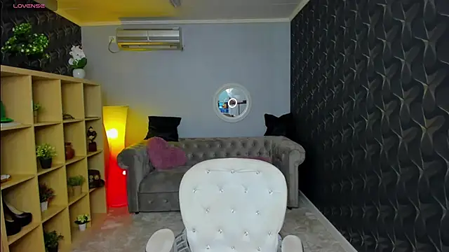 nicolee   19 online show from March 2025 08:40:02 PM