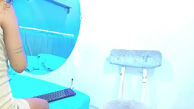 minimi naty online show from December 2024 07:25:02 PM