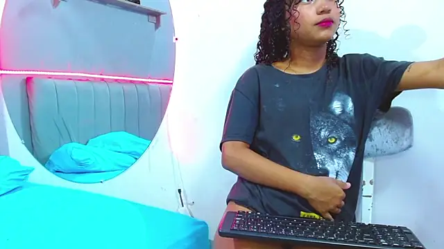 minimi naty online show from December 2024 07:08:02 PM