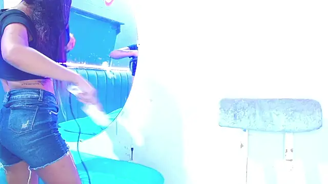 minimi naty online show from February 2025 07:31:02 PM