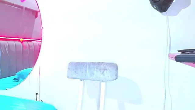 minimi naty online show from February 2025 07:18:02 PM