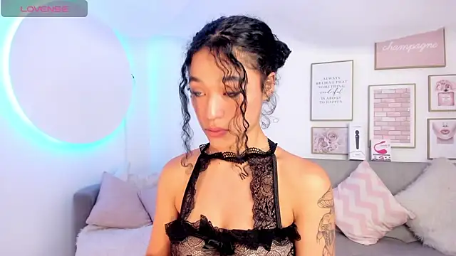 Crystal Dluna online show from February 2025 12:37:01 PM