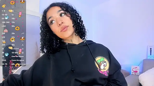 Crystal Dluna online show from February 2025 12:38:02 PM