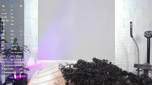 Crystal Dluna online show from March 2025 06:54:01 PM