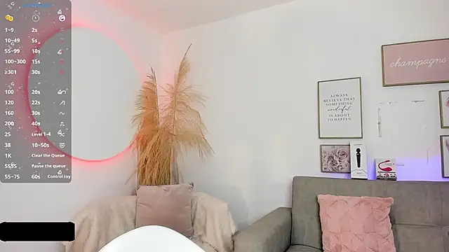 Crystal Dluna online show from March 2025 12:37:01 PM