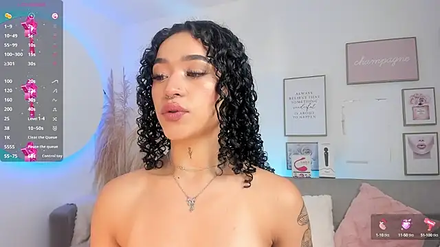 Crystal Dluna online show from March 2025 01:29:01 PM