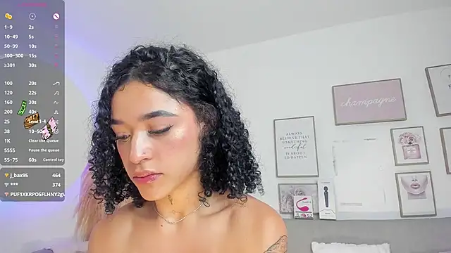 Crystal Dluna online show from March 2025 06:42:01 PM