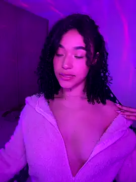 Crystal Dluna online show from September 2025 12:22:02 AM