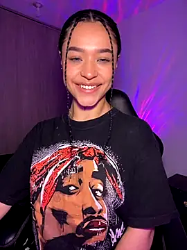 Crystal Dluna online show from October 2025 05:13:01 PM