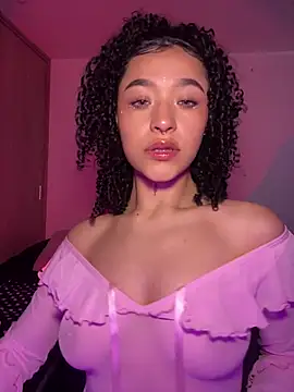 Crystal Dluna online show from November 2025 03:58:01 PM