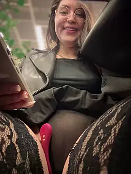 meow girl online show from March 2025 01:09:01 PM