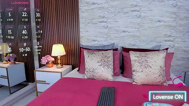 MadisonHunter2024 online show from December 2025 01:29:01 PM