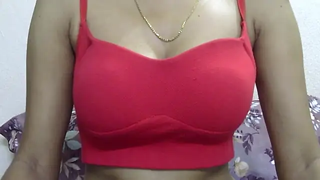 Snapshot of _FluffyHxney_ chatting on June 2026 06:13:02 PM FluffyHxney online show from June 2026 06:13:02 PM