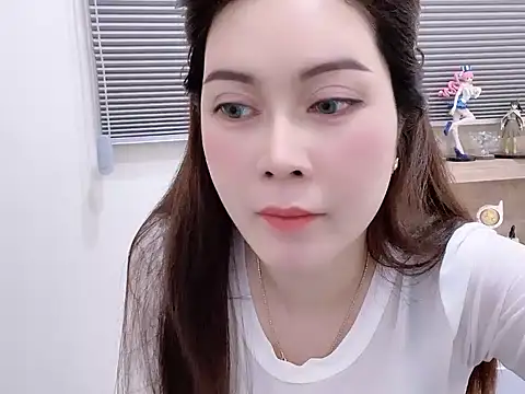 Zozo qq online show from October 2025 10:50:01 AM