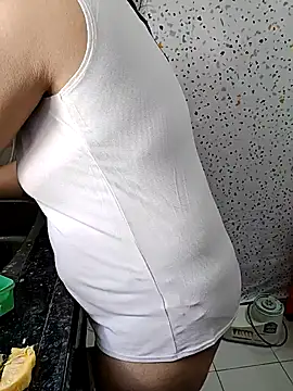 milf-kaira online show from January 2025 04:10:01 AM