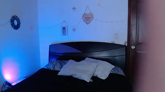 anhiahoney02 online show from February 2025 07:00:01 PM