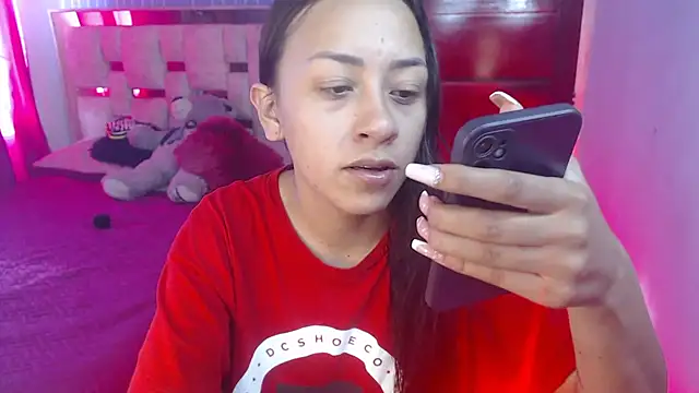 Snapshot of Little_aphrodite chatting on February 2025 09:20:02 PM Little aphrodite online show from February 2025 09:20:02 PM