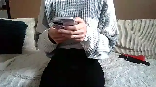 Petite moi online show from March 2026 12:11:01 PM