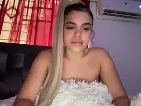 Snapshot of brithneysquirt chatting on February 2025 12:05:02 PM brithneysquirt online show from February 2025 12:05:02 PM