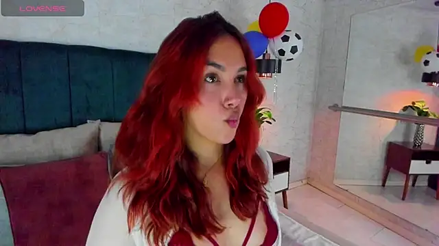 Snapshot of AdeleAndersonn chatting on June 2026 05:06:01 PM AdeleAndersonn online show from June 2026 05:06:01 PM
