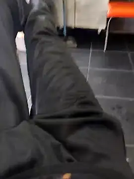 Juliano69xv online show from October 2025 06:12:01 PM