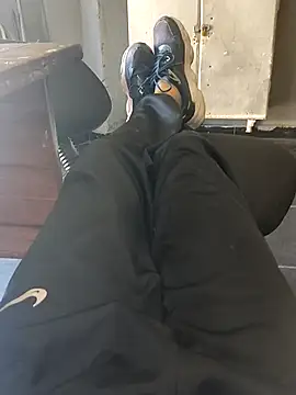 Juliano69xv online show from November 2025 06:08:01 PM