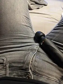 Ana-05 online show from October 2025 06:09:01 PM