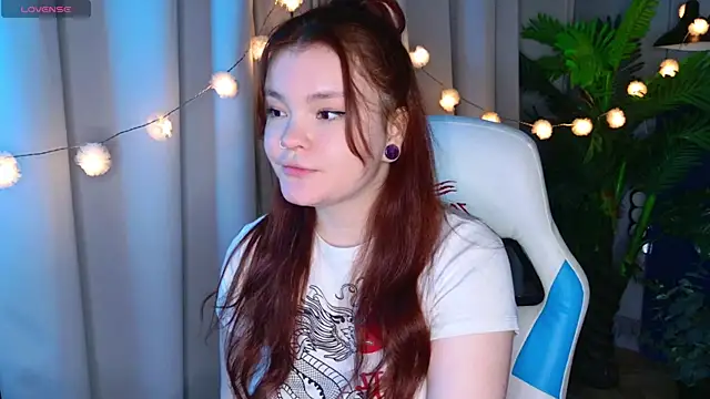 Snapshot of EnnySunrise chatting on October 2025 06:52:01 PM EnnySunrise online show from October 2025 06:52:01 PM