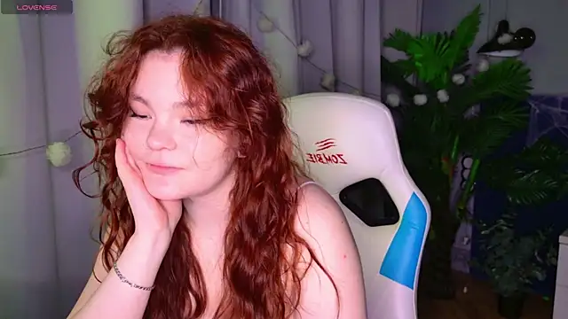 Snapshot of EnnySunrise chatting on October 2025 07:03:02 PM EnnySunrise online show from October 2025 07:03:02 PM