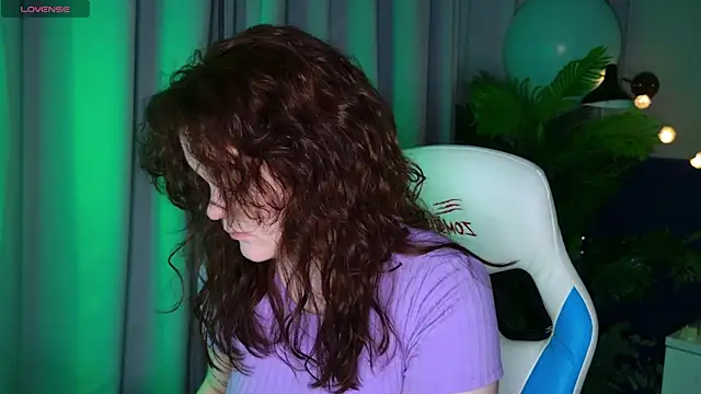 Snapshot of EnnySunrise chatting on November 2025 06:52:01 PM EnnySunrise online show from November 2025 06:52:01 PM